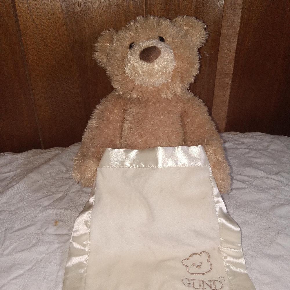 Gund Peek a Boo Bear Works Animated Plush Toy Giggles Talks